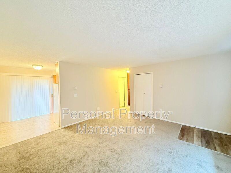 1335 Z St #B - Photo 3 of 13