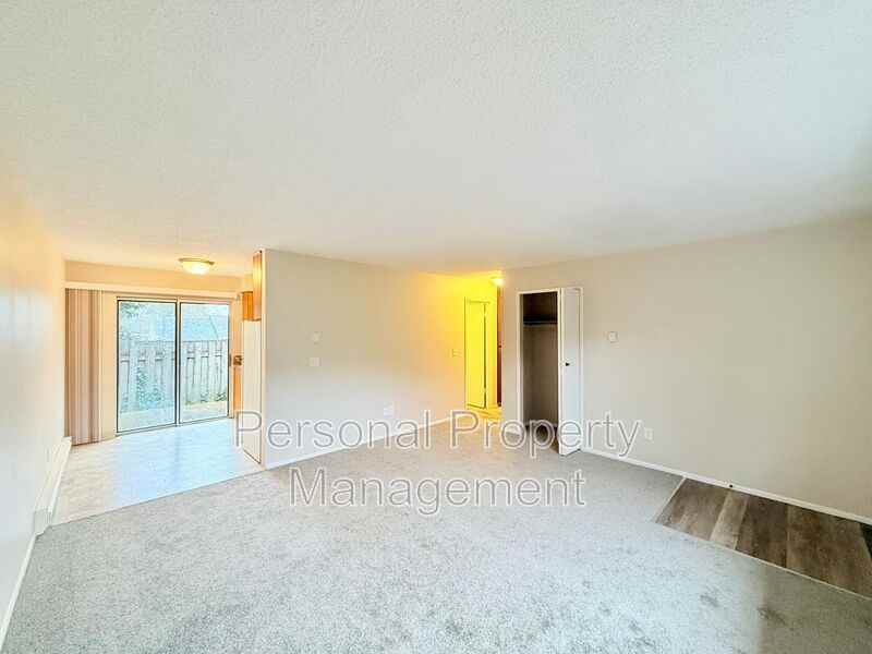 1335 Z St #B - Photo 4 of 13