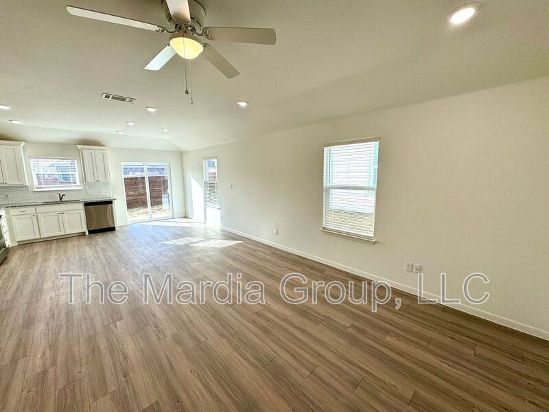 4910 Dry Creek Rd - Photo 3 of 9