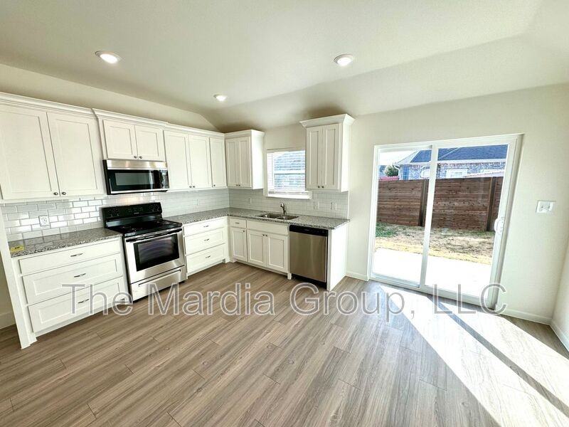 4910 Dry Creek Rd - Photo 4 of 9