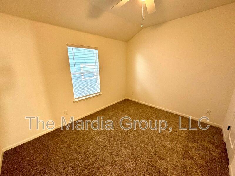 4910 Dry Creek Rd - Photo 5 of 9