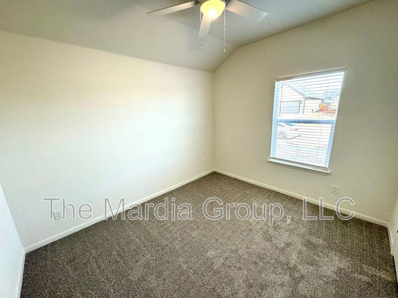 4910 Dry Creek Rd - Photo 7 of 9