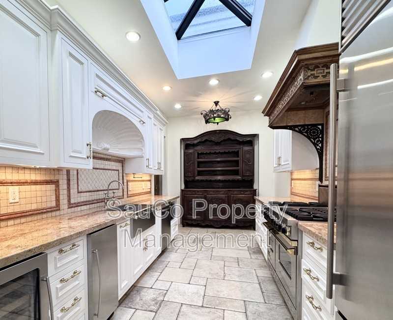 1980 Sw Terrace Dr - Photo 4 of 36