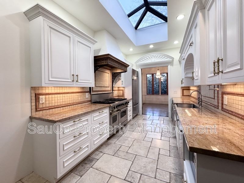 1980 Sw Terrace Dr - Photo 5 of 36