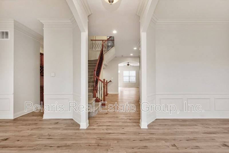 108 Manchester Dr - Photo 4 of 18