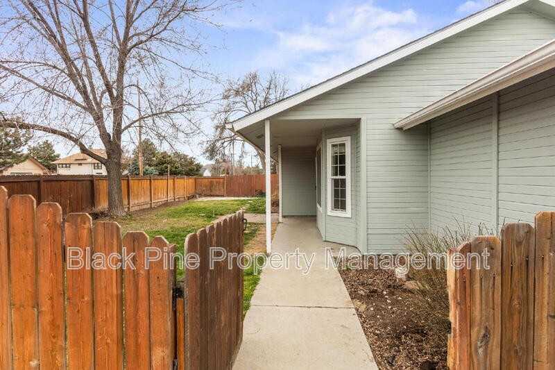 6003 N Waterside Pl - Photo 2 of 32