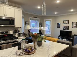 featured image of 118 Holland St #3T