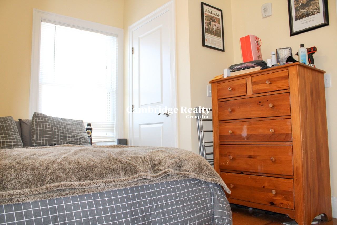 118 Holland St #2T - Photo 3 of 23