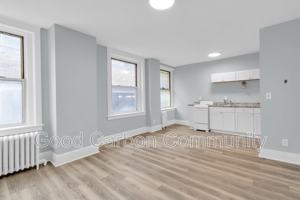 featured image of 131 Allen St #5