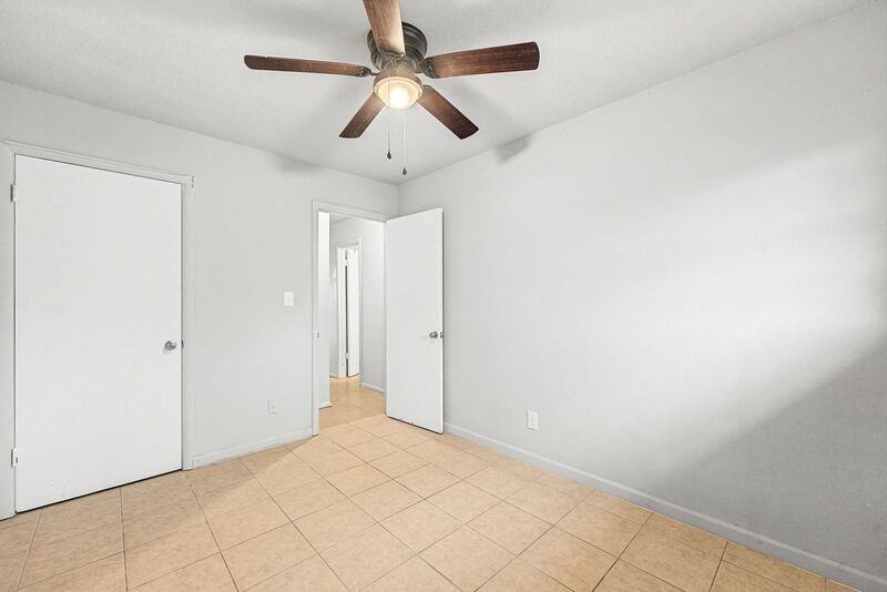 911 S 10th St - Photo 5 of 20