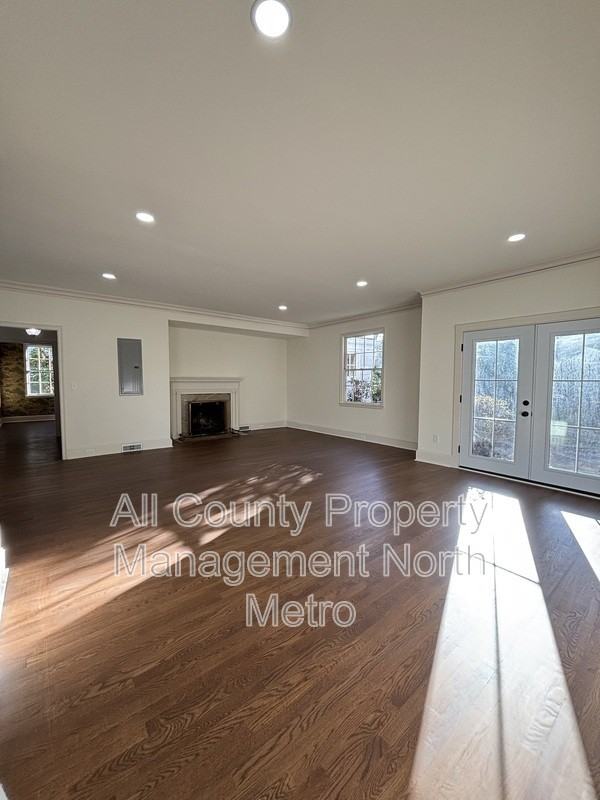 2416 Dellwood Dr Nw - Photo 2 of 18