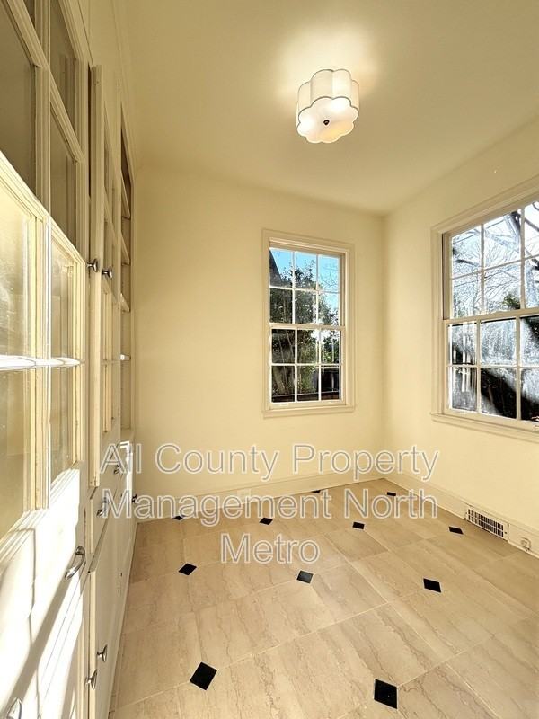 2416 Dellwood Dr Nw - Photo 5 of 18