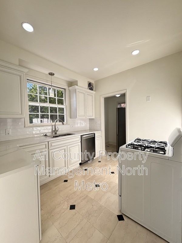 2416 Dellwood Dr Nw - Photo 6 of 18