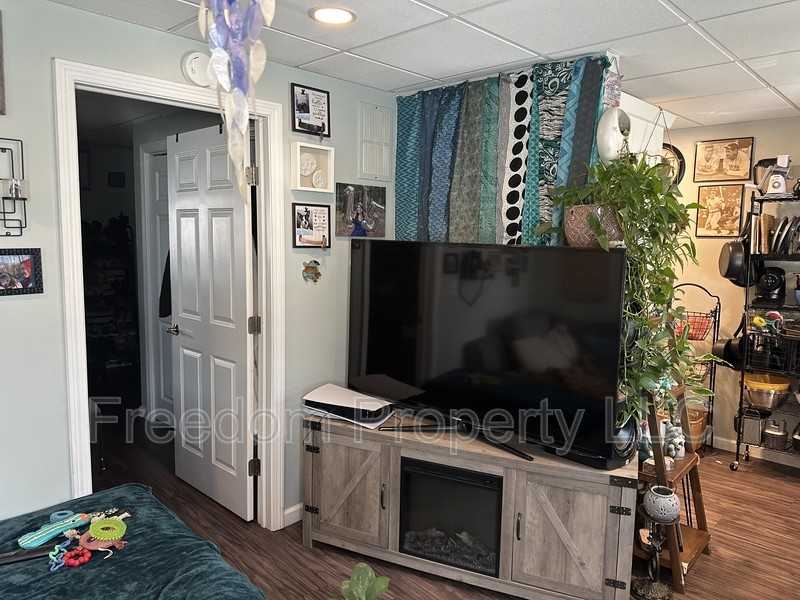 12 Liberty St #F - Photo 6 of 9