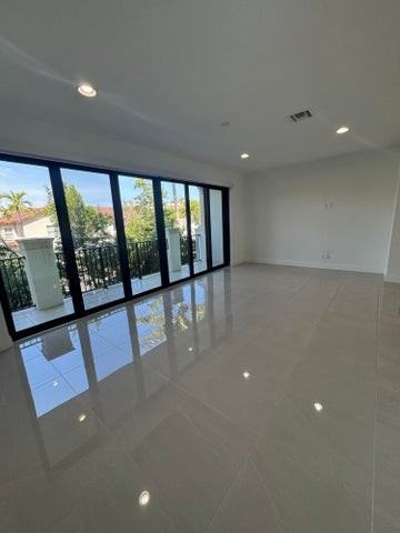 613 Windward Circle North - Photo 6 of 7