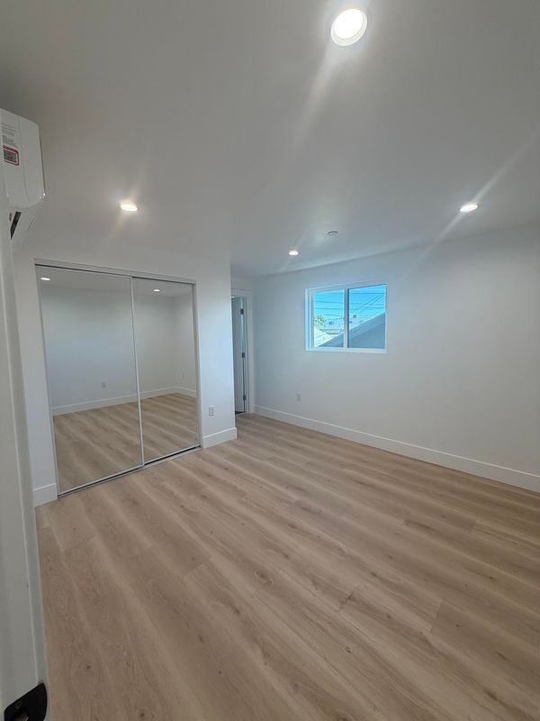 3209 W 18th St ##3 - Photo 5 of 12