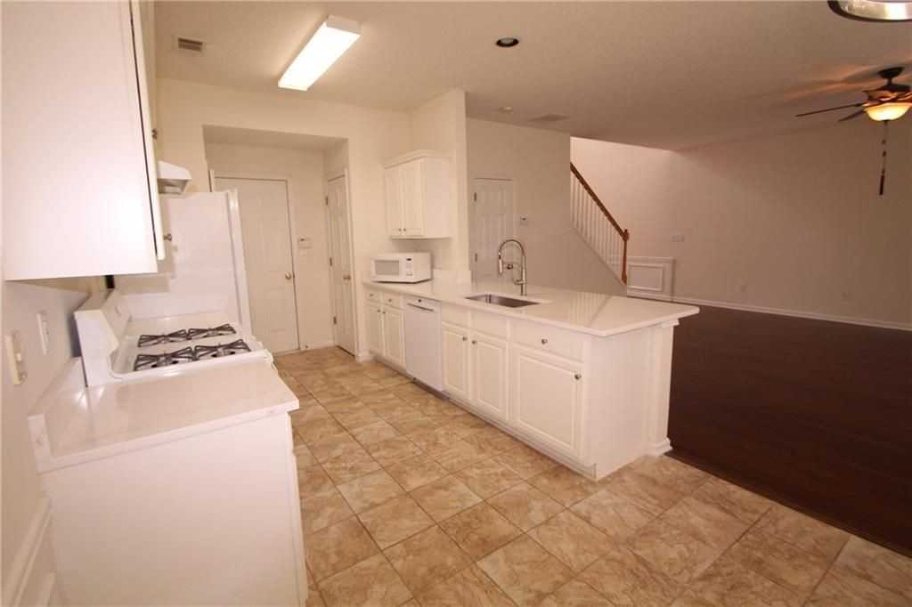 3618 Gainesway Ct - Photo 7 of 25