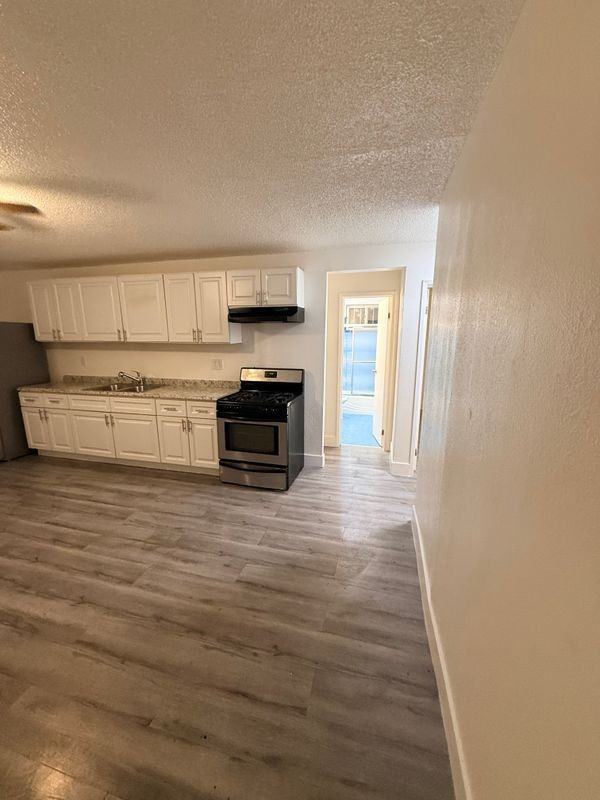 1550 W 59th Pl ##2 - Photo 4 of 7