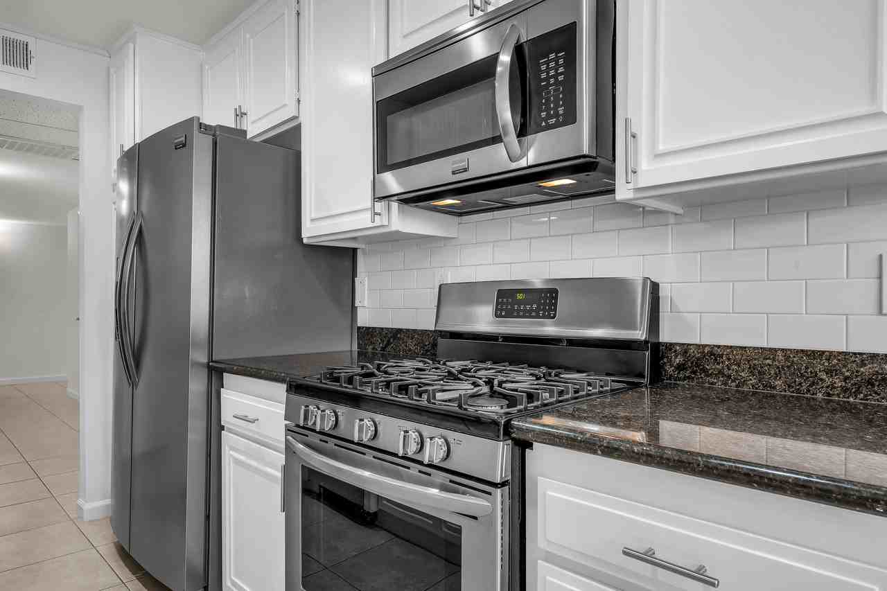 1946 Selby Ave #304 - Photo 2 of 18