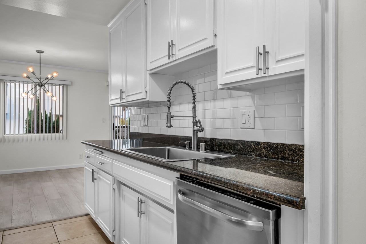 1946 Selby Ave #304 - Photo 3 of 18