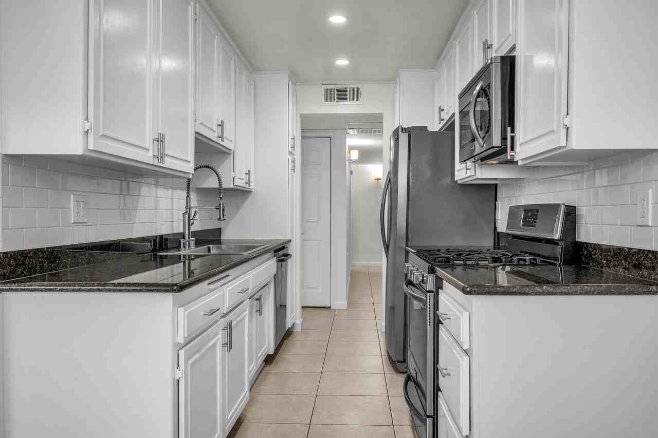 1946 Selby Ave #304 - Photo 4 of 18