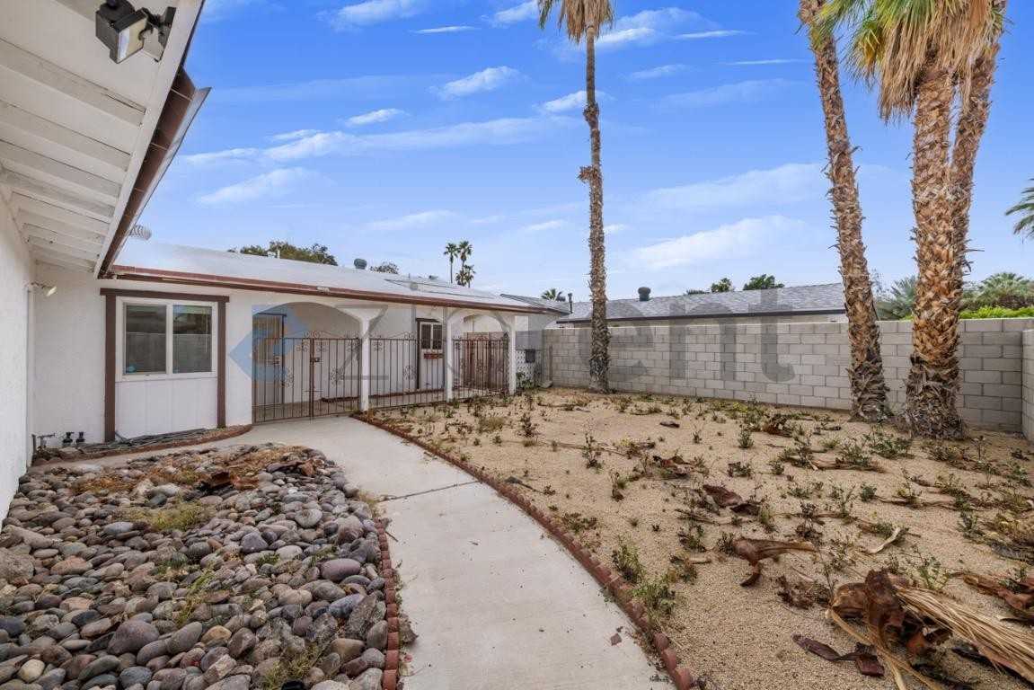 43160 Virginia Ave - Photo 6 of 37