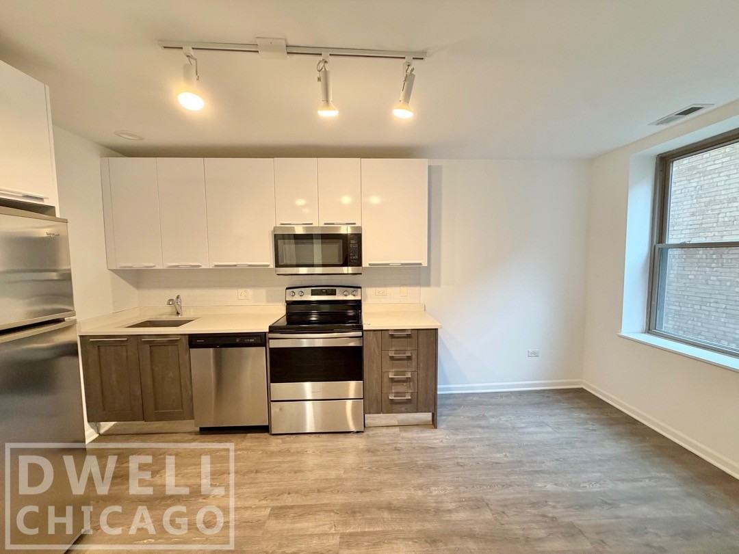 940 W Winona St #309 - Photo 3 of 12