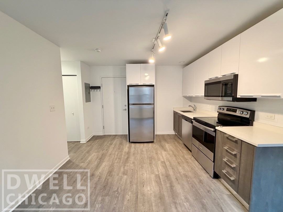 940 W Winona St #309 - Photo 4 of 12