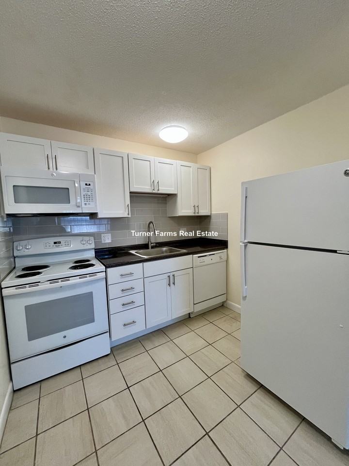 Gardner St #37 - Photo 2 of 17