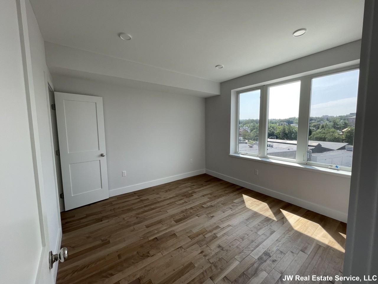 53 Hichborn St #503 - Photo 2 of 11