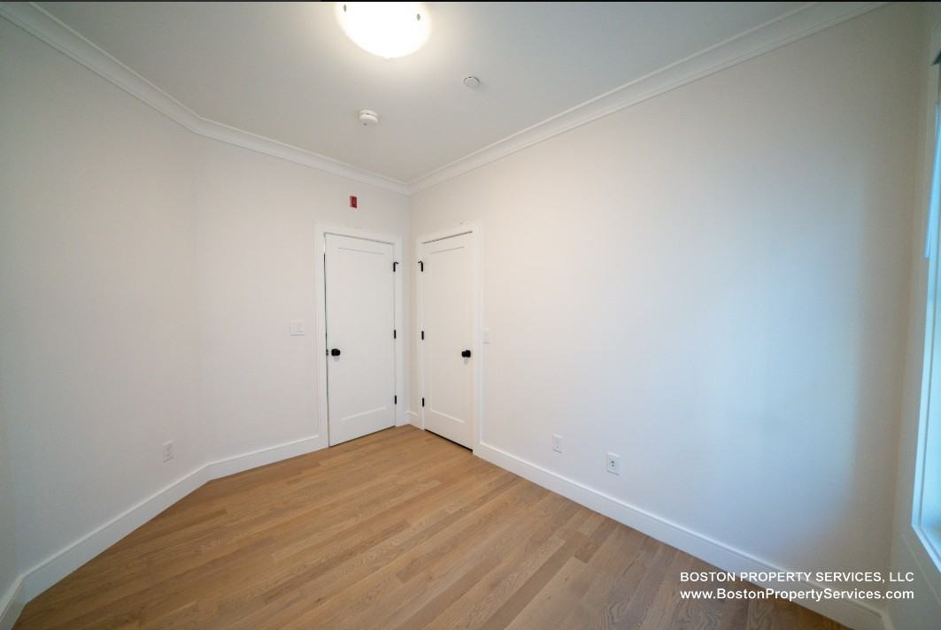 40 Calumet St #2 - Photo 5 of 22