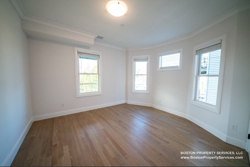 40 Calumet St #2 - Photo 7 of 22