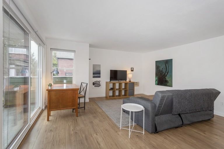 642 7th Ave E #D6 - Photo 3 of 22