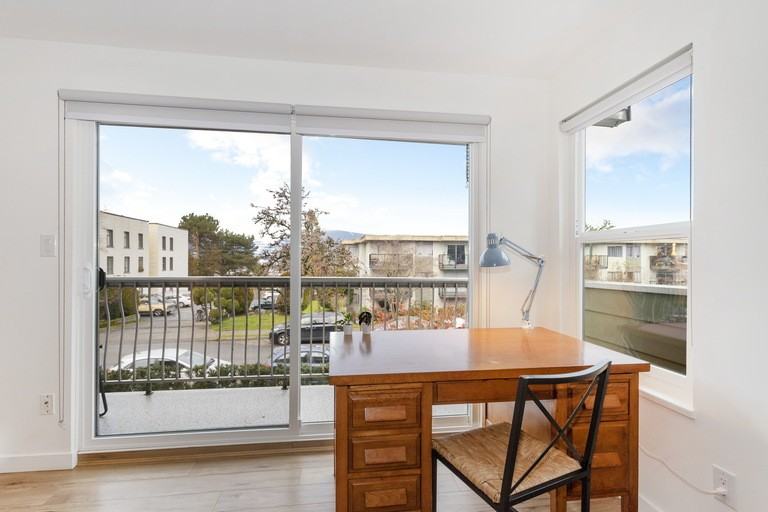 642 7th Ave E #D6 - Photo 4 of 22