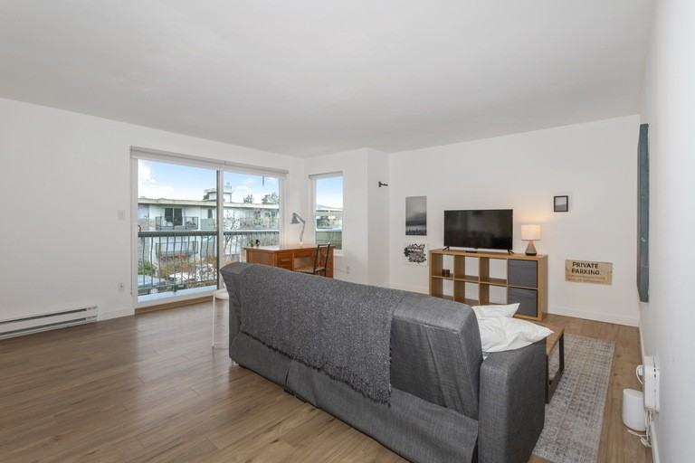 642 7th Ave E #D6 - Photo 5 of 22