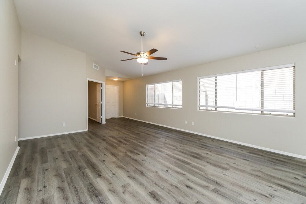 5322 W Jessica Ln - Photo 4 of 16