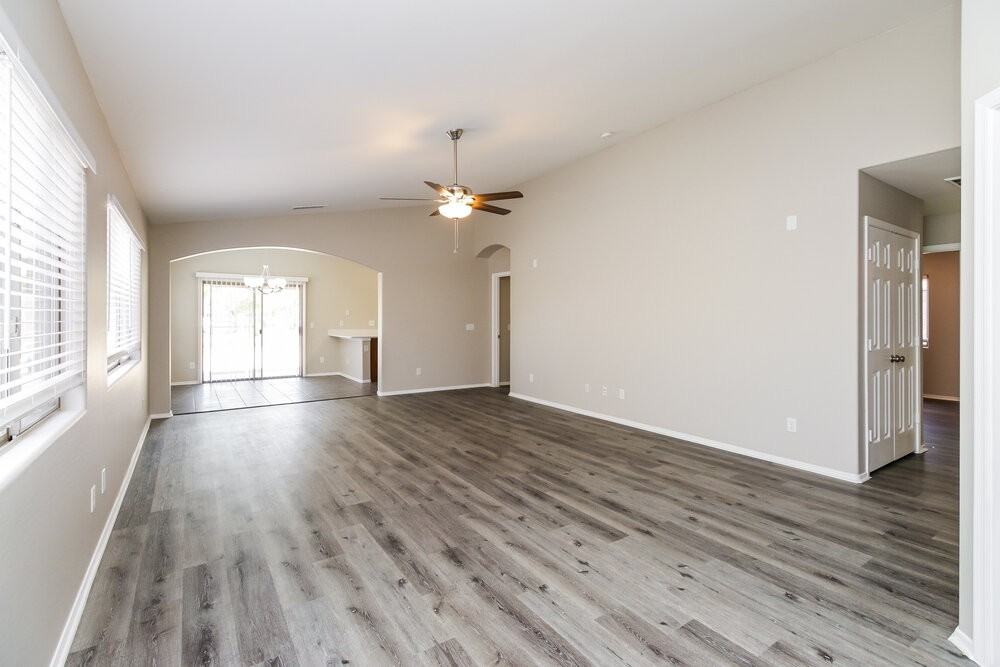 5322 W Jessica Ln - Photo 5 of 16