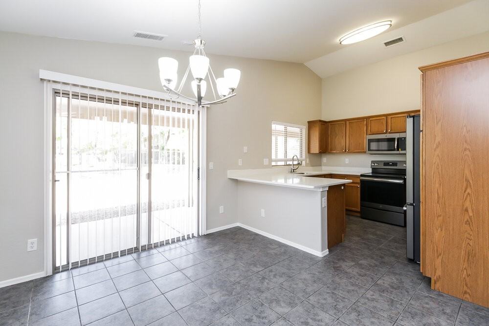 5322 W Jessica Ln - Photo 6 of 16