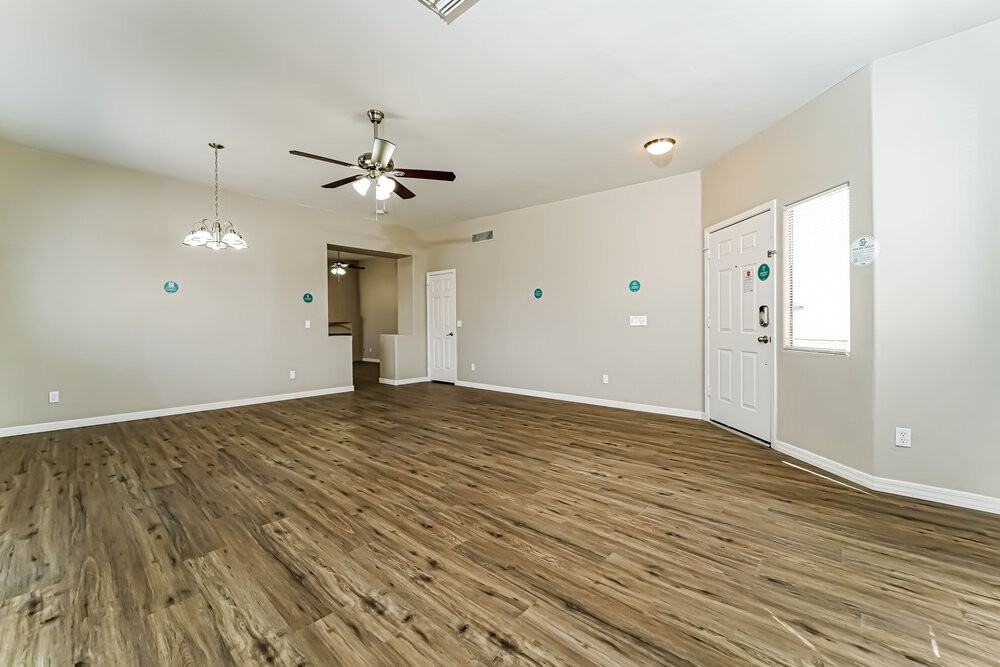 1534 W Churchill Pl - Photo 3 of 16