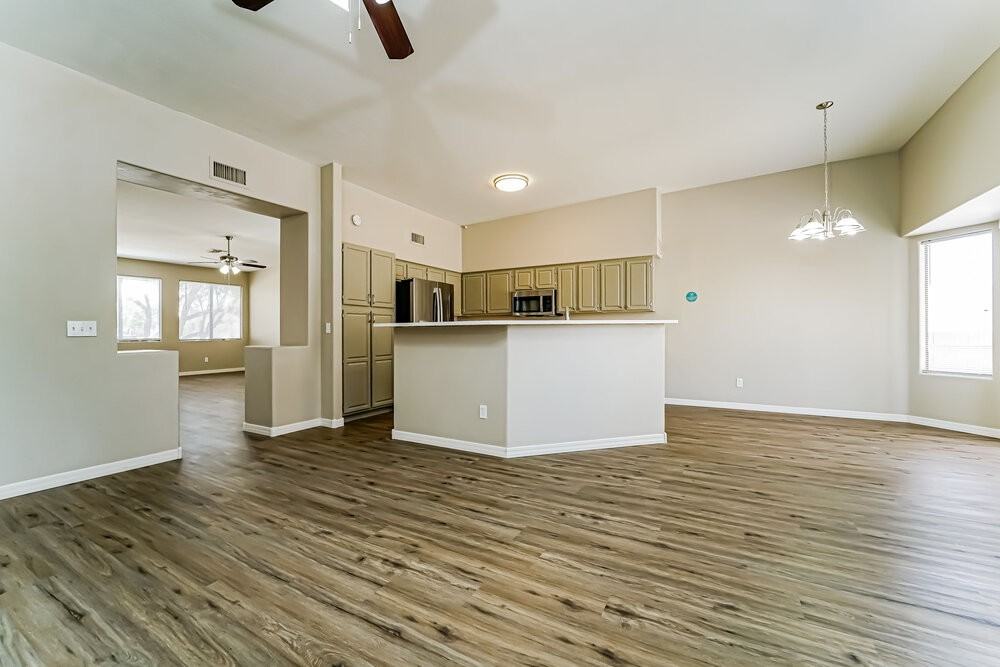 1534 W Churchill Pl - Photo 4 of 16