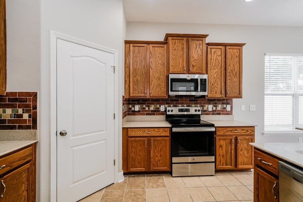 210 Montara Dr - Photo 7 of 16