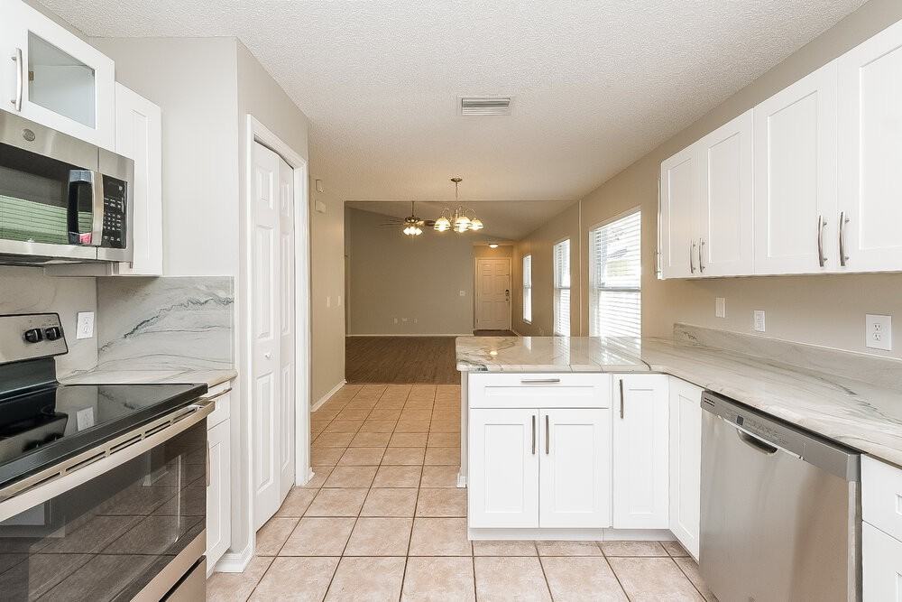 8749 Morrison Oaks Ct - Photo 7 of 16