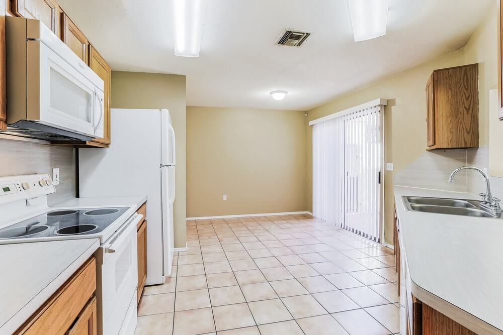 549 N Granite St - Photo 6 of 16