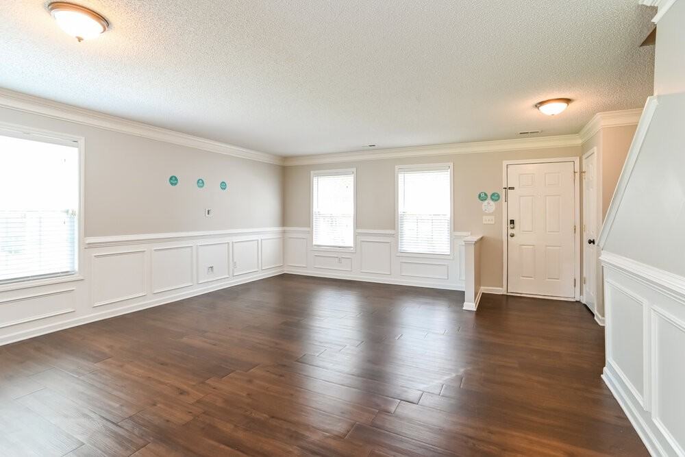 2739 Highland Park Dr - Photo 4 of 17