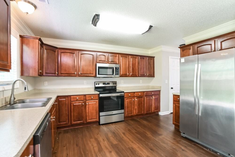 2739 Highland Park Dr - Photo 6 of 17