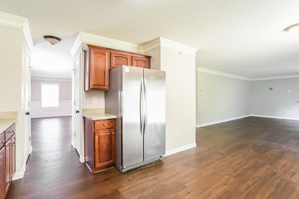 2739 Highland Park Dr - Photo 7 of 17