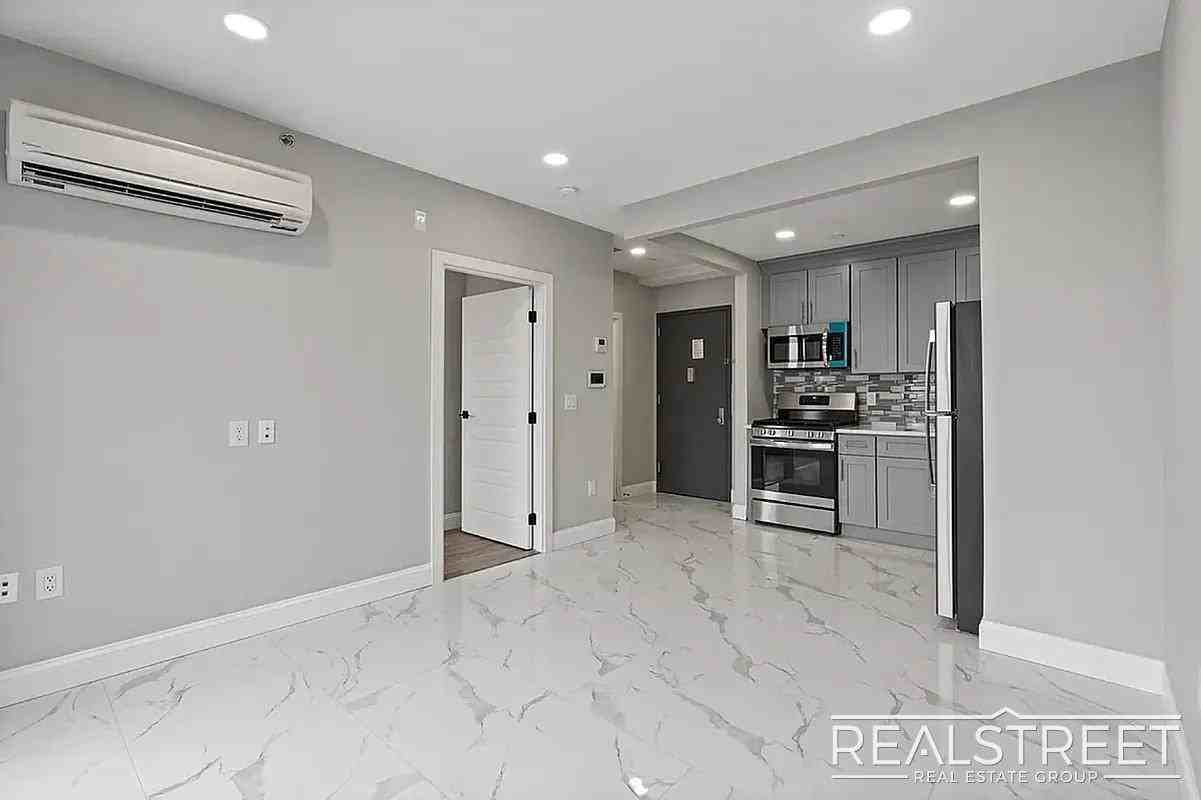 15002 Hillside Ave #507 - Photo 5 of 15