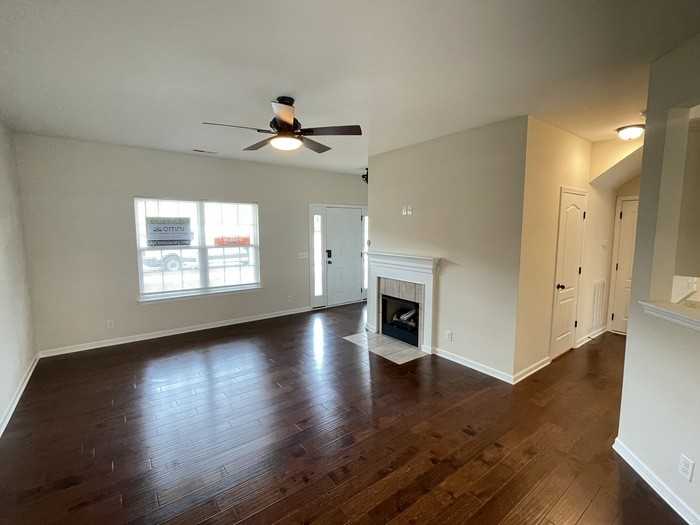 203 Laurelwood Dr - Photo 3 of 24