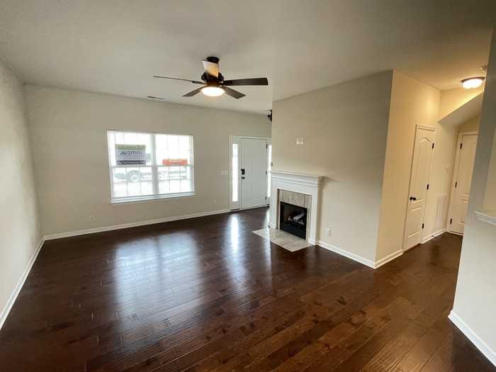 203 Laurelwood Dr - Photo 4 of 24