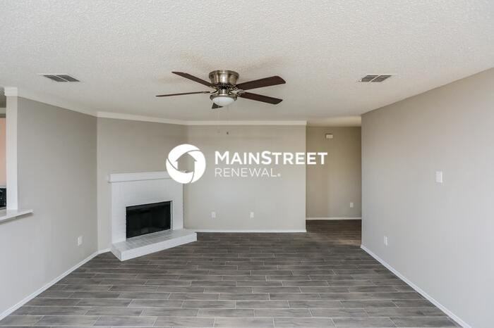 101 Crystalwood Dr - Photo 3 of 17